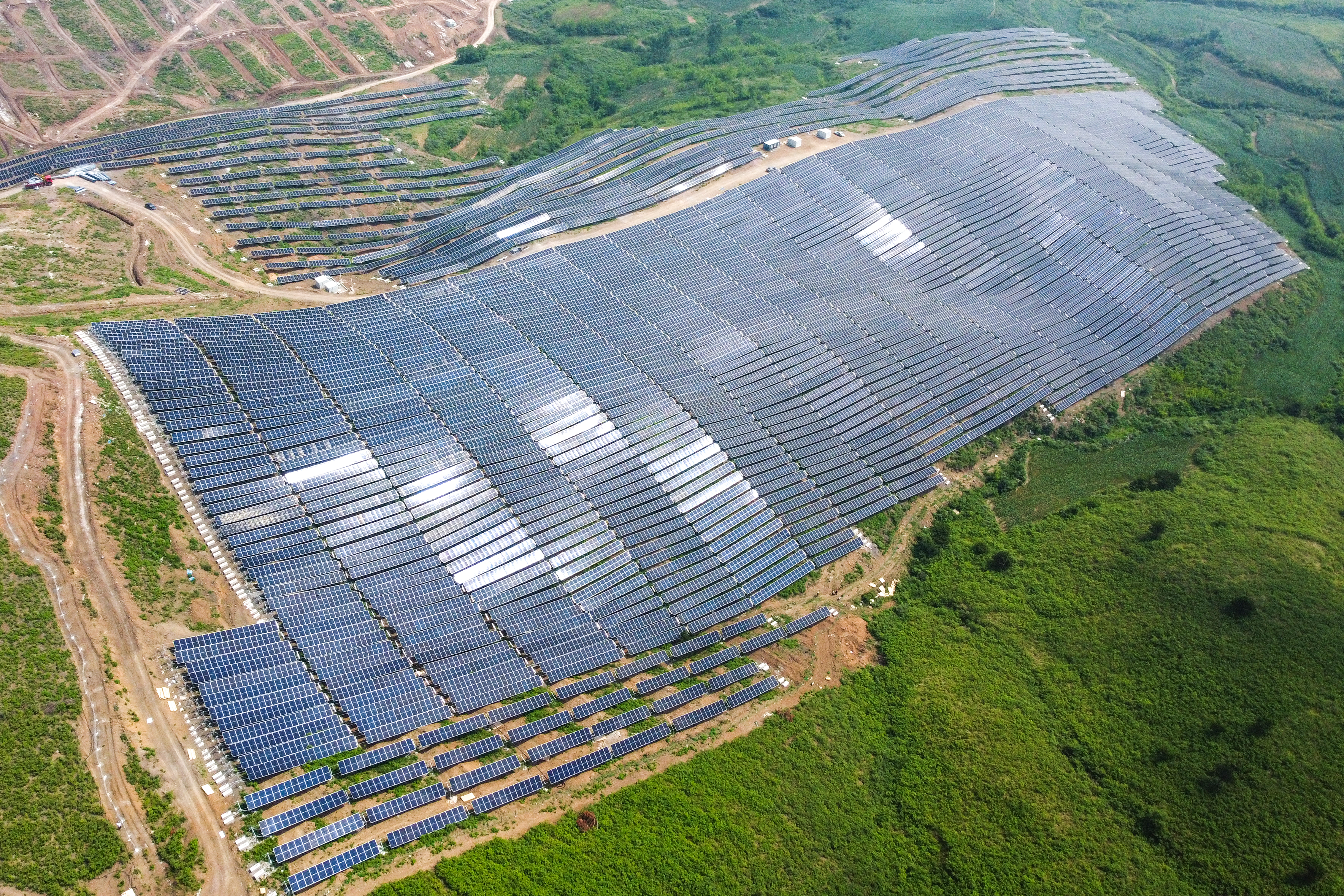 正在建设中的南票光伏项目-辽宁新能源事业部1.jpg